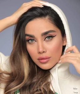 لنز سبز دور مشکی سلنا ورسا