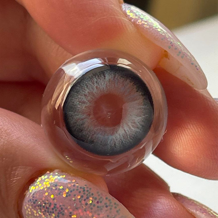 barbie-blue-amanda لنز آبی طوسی دوردار عروسکی باربی بلو آماندا