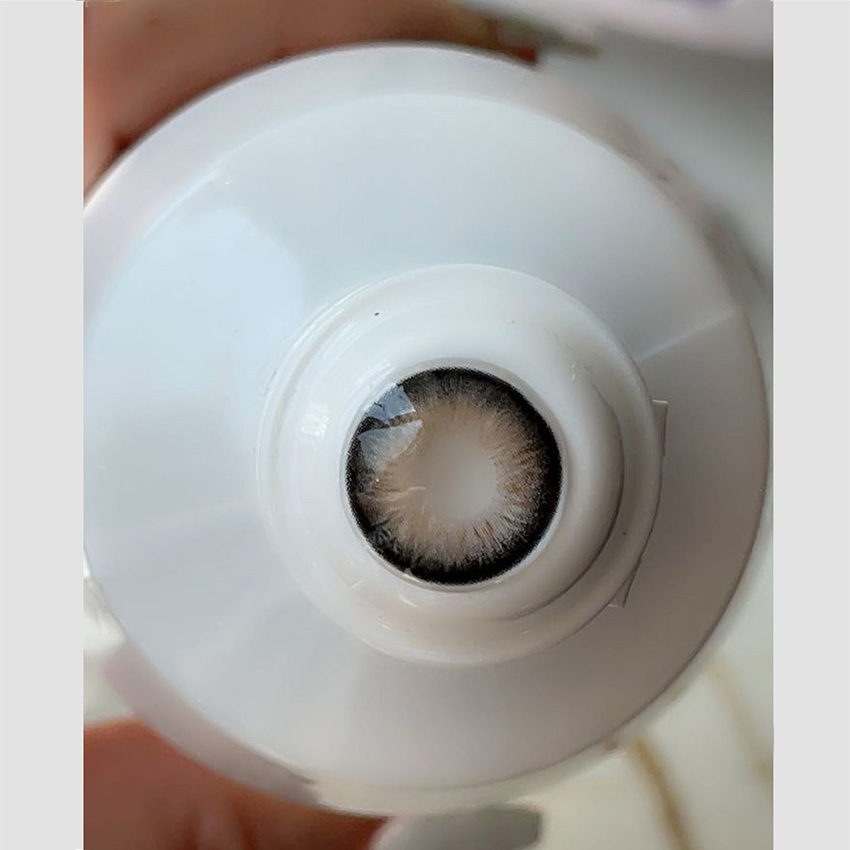 barbie-graayyy-22221 لنز طوسی بژ دور مشکی باربی گری آماندا