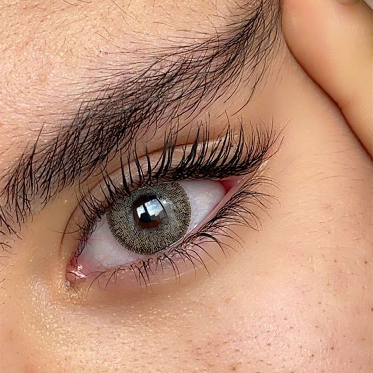 hazel-amanda-monthly-0 لنز طوسی عسلی دوردار هیزل آماندا روی چشم قهوه ای